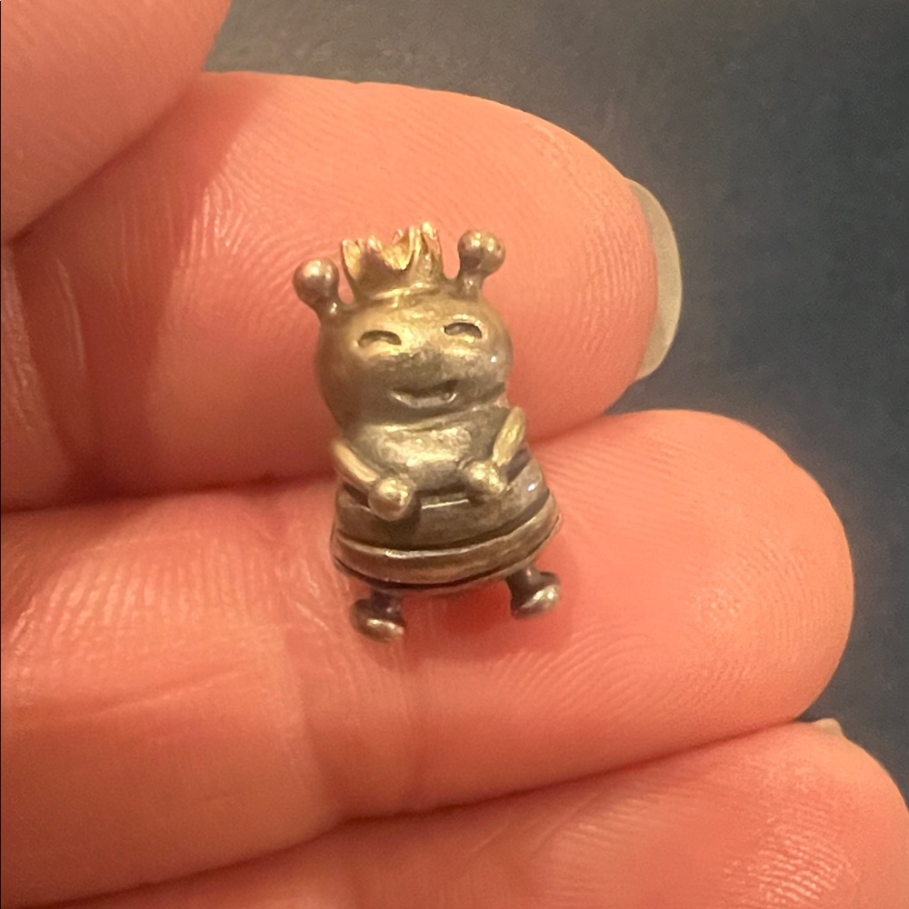 Pandora Queen Bee Charm🐝💞